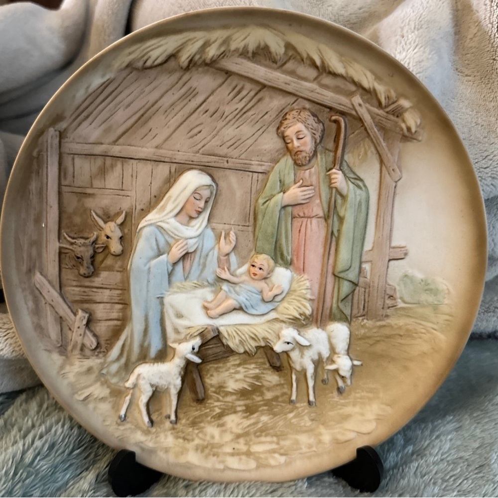 Beautiful Nativity scene,raised on a plate. Made in Taiwan.